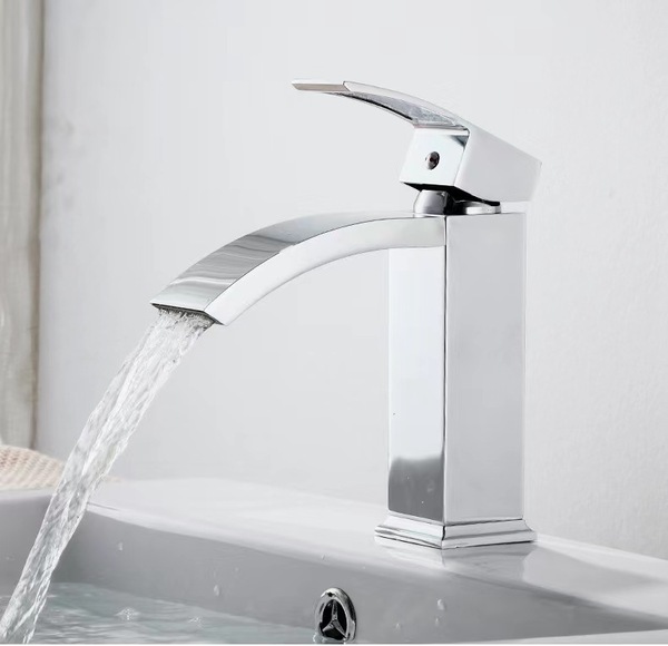 Royal Homes Single-Handle Bathroom Faucet, Polished Chrome